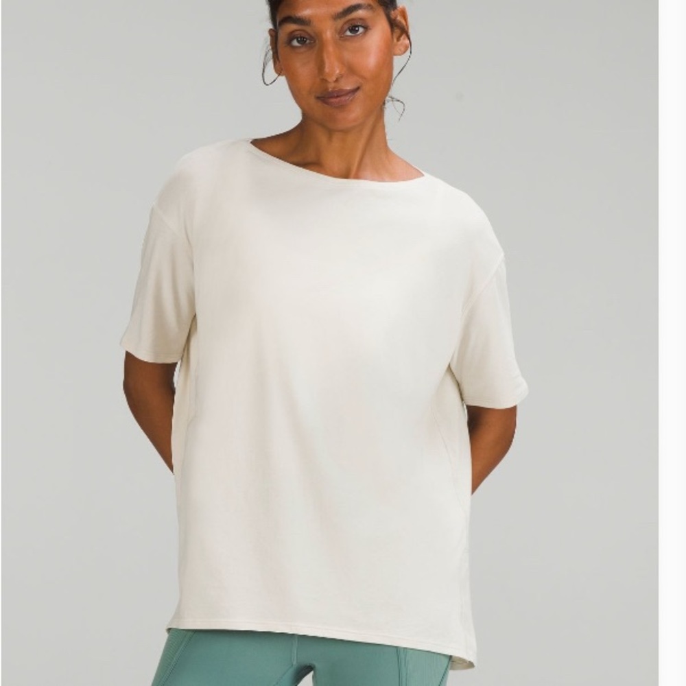Lululemon back in action short sleeve top